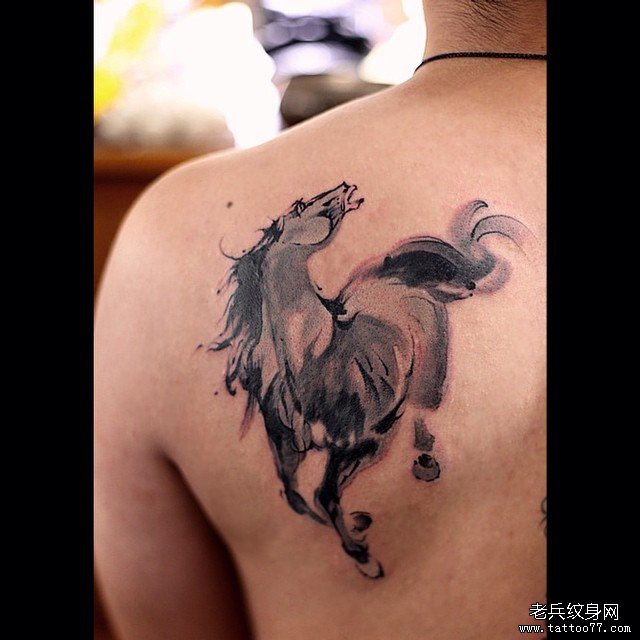 马纹身简约_桐生一马的纹身_马纹身