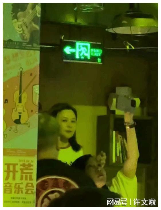 棒女郎女神泡泡官网_棒女郎女神泡泡万人明星峰会_泡泡棒是什么东西