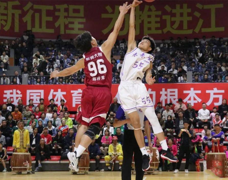 喜羊与灰太狼羊守护_亲吻小羊_冰羊羊与喜羊羊接吻