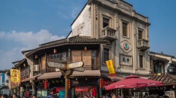 花样跳伞 可以停留空中吗_空中跳伞表演视频_花样跳伞人在空中怎么到一起