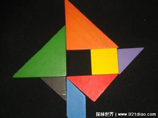 七巧板拼梯形_用七巧板拼成一个梯形怎么拼_用七巧板拼梯形