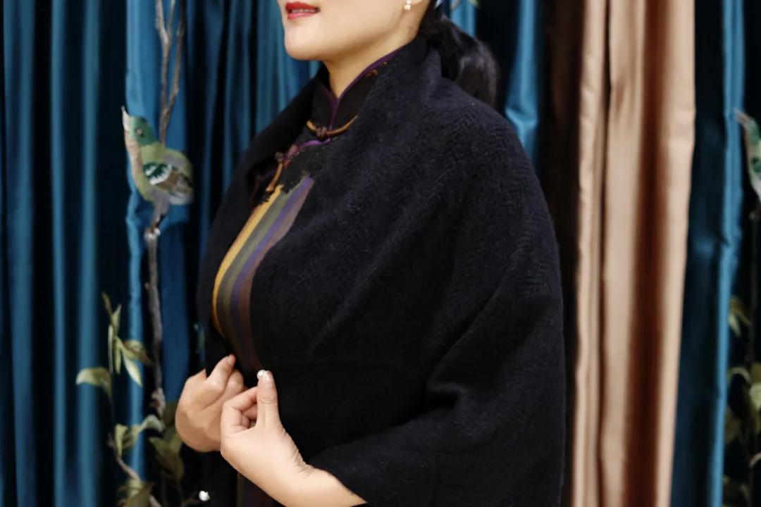 中老年香云纱衬衣_中老年香云纱连衣裙_连衣裙老年中香云纱怎么搭配