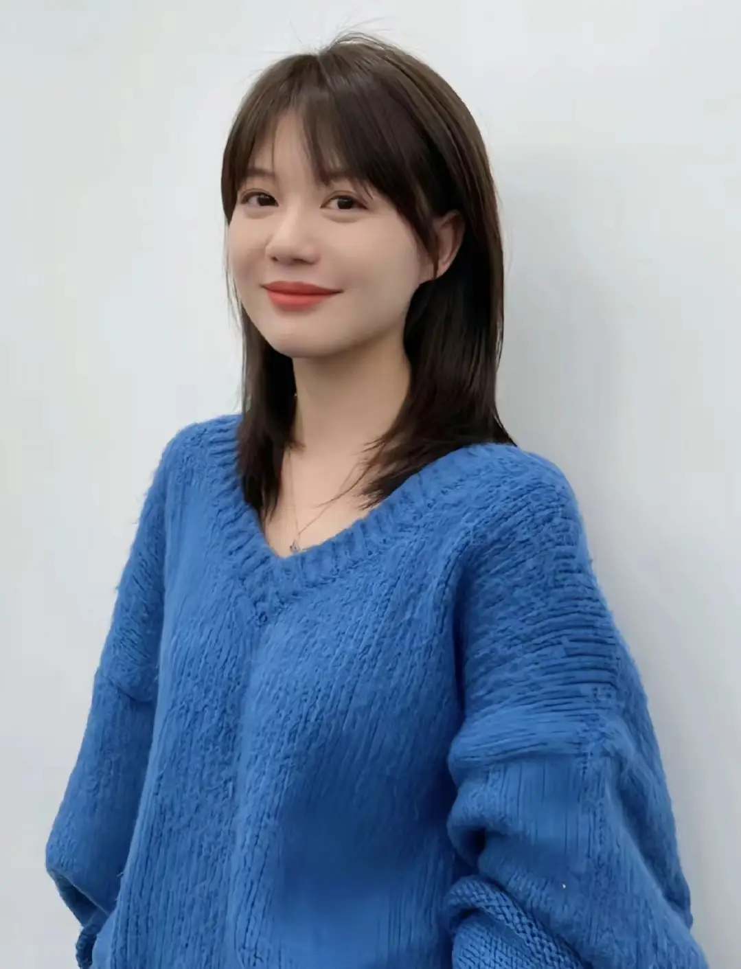 晚礼服的发型_礼服晚款发型图片2024女_晚礼服发型2024款图片