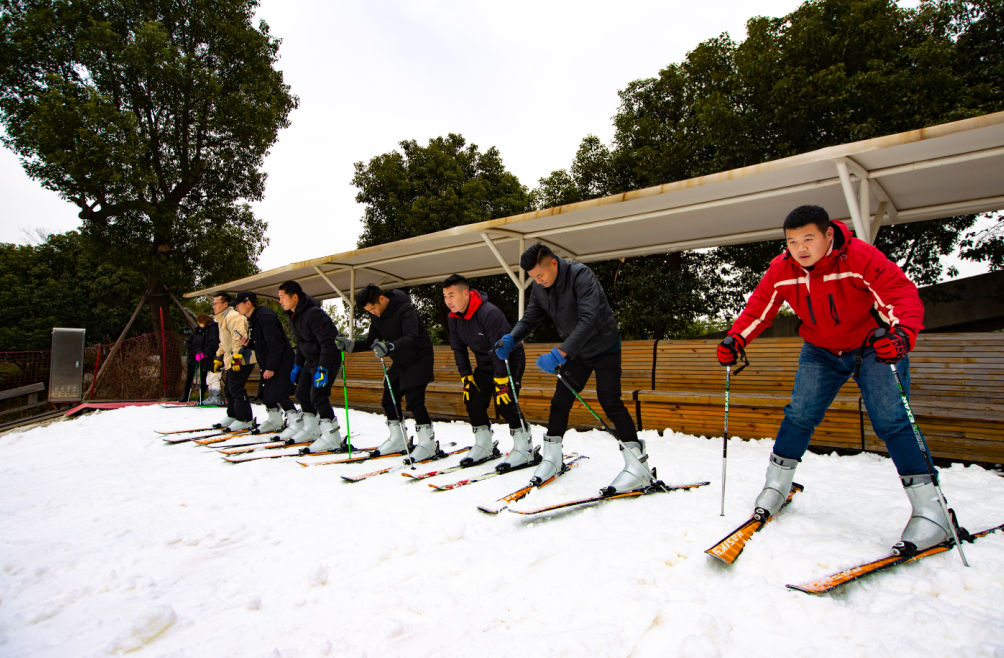 滑雪比赛活动流程_滑雪赛事策划方案_滑雪比赛方案